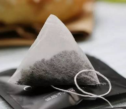 Саудовский черный чай рассыпной чай Пирамида Нейлоновая машина для упаковки чая в пакетики