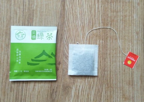 Machine d'emballage de sacs en papier filtre à thé vert japonais prête à être expédiée au japon